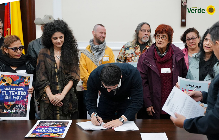 En el Día Internacional del Teatro, el senador Duvalier Sánchez radica reforma a la Ley del Teatro