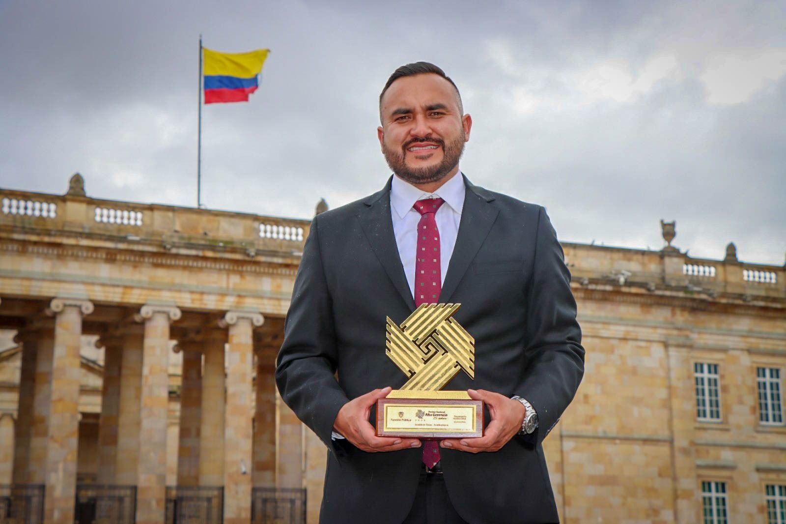 Alcalde de Tausa recibe el Premio Nacional de Alta Gerencia