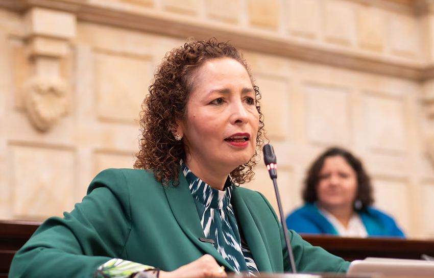 Representante a la Cámara impulsa proyecto para regular el uso de celulares en colegios